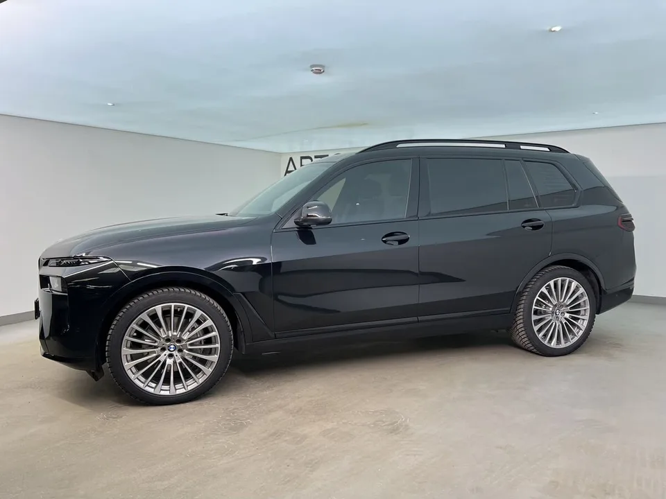 BMW X7 2023 — миниатюра 2