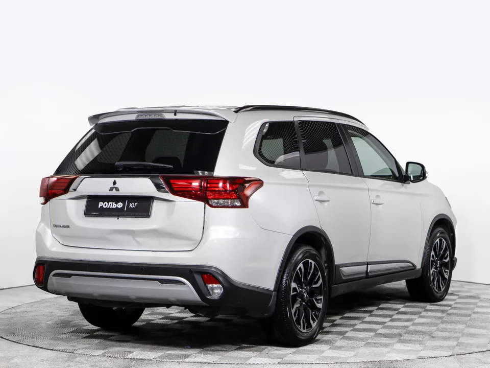 Mitsubishi Outlander 2022 — миниатюра 4