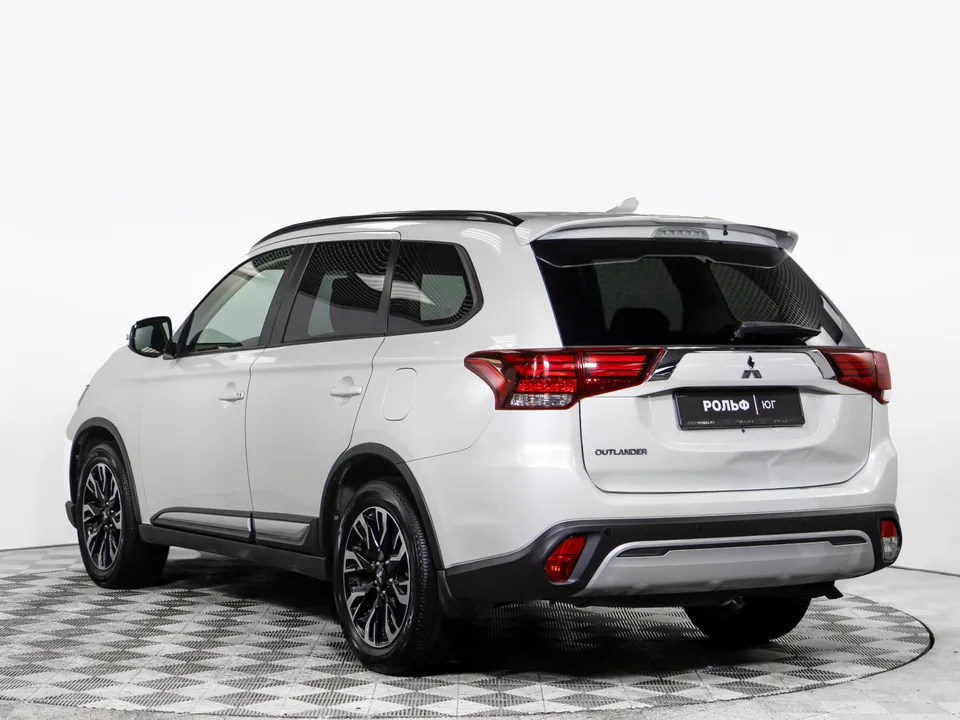 Mitsubishi Outlander 2022 — миниатюра 5