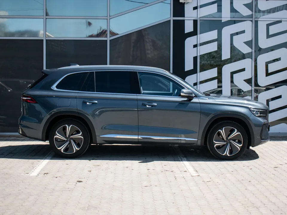 Geely Monjaro Hi-P Hybrid 2022 — миниатюра 5