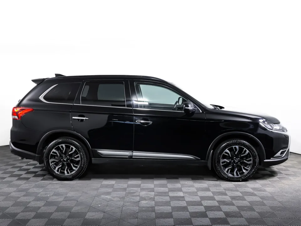 Mitsubishi Outlander 2022 — миниатюра 4