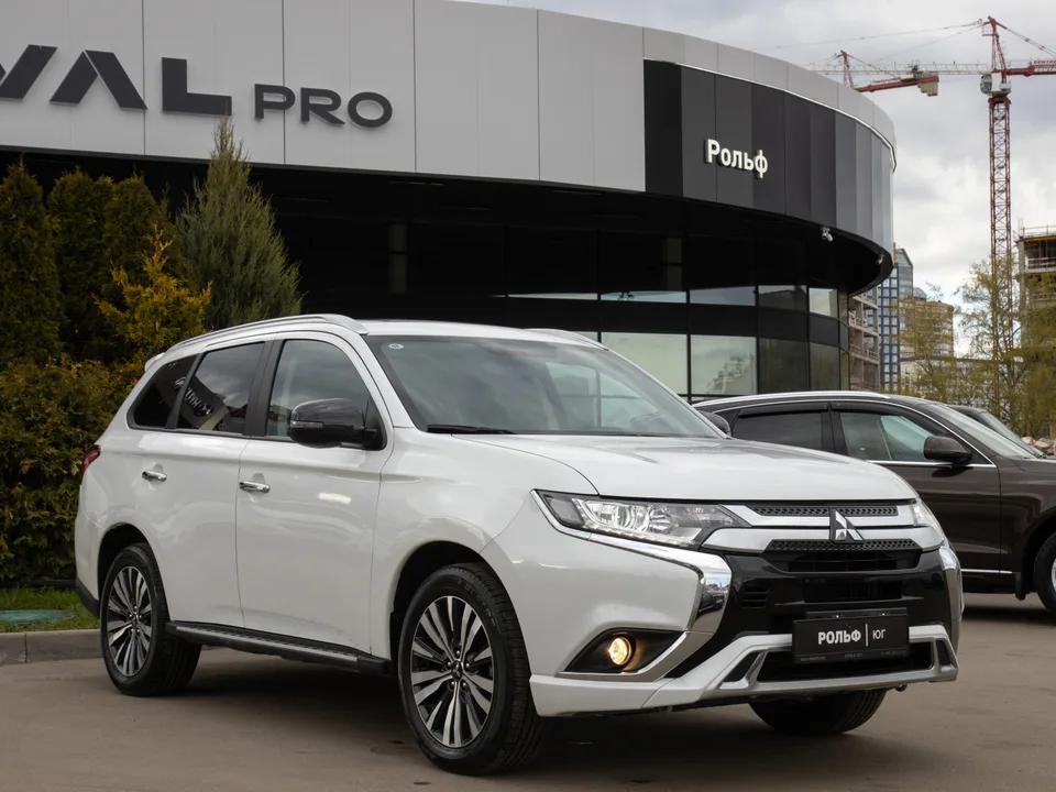 Mitsubishi Outlander 2022 — миниатюра 2