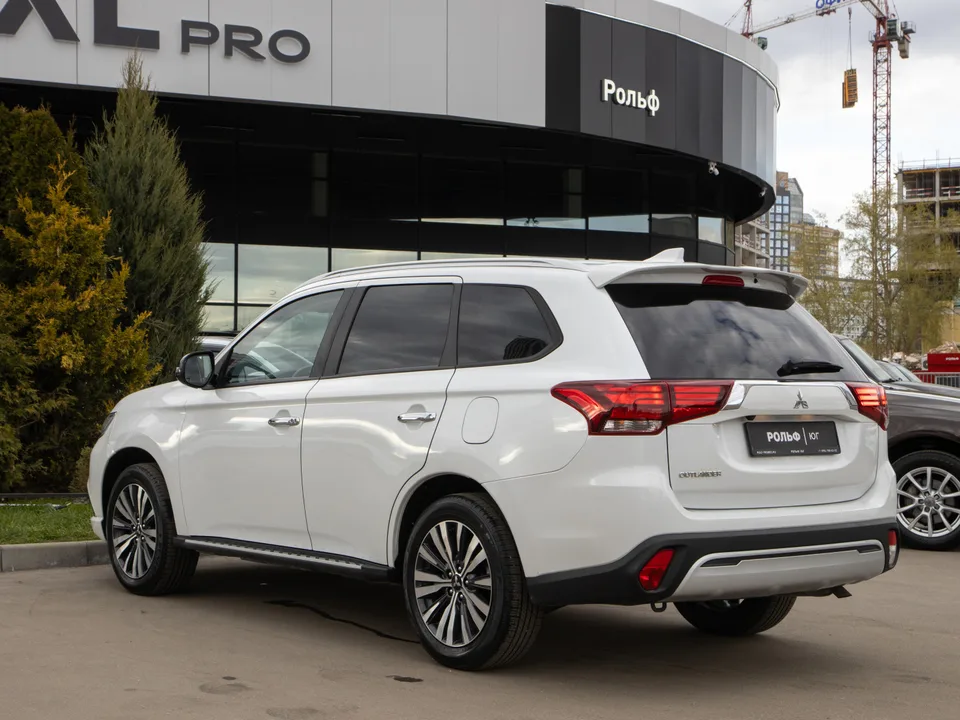 Mitsubishi Outlander 2022 — миниатюра 4