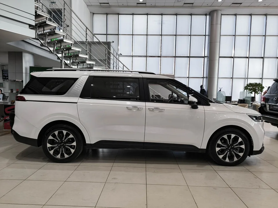 Kia Carnival 2022 — миниатюра 2