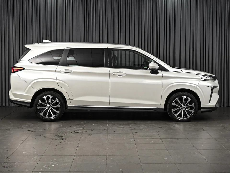 Toyota Veloz 2023 — миниатюра 2