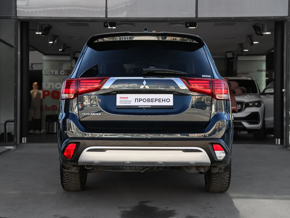 Mitsubishi Outlander 2022 — миниатюра 2