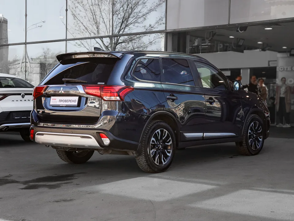 Mitsubishi Outlander 2022 — миниатюра 4