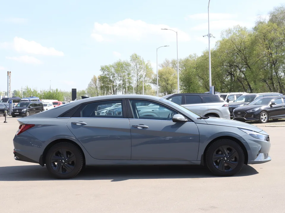 Hyundai Elantra 2022 — миниатюра 4