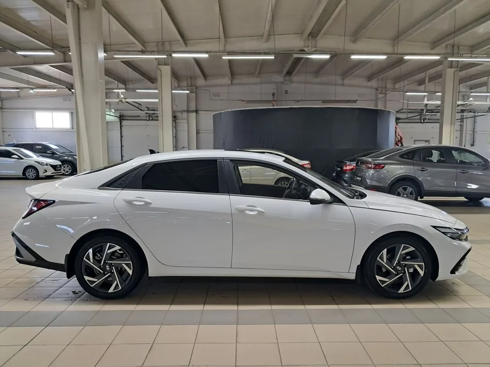 Hyundai Elantra 2024 — миниатюра 5