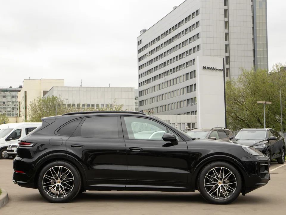 Porsche Cayenne 2023 — миниатюра 3