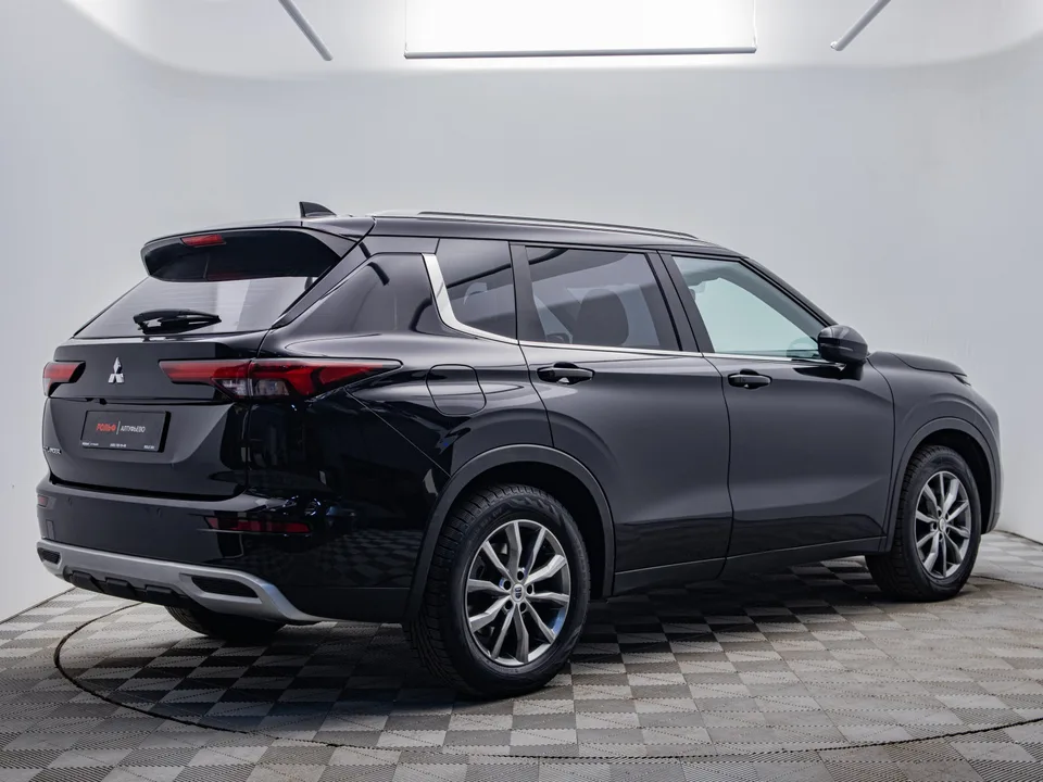 Mitsubishi Outlander 2022 — миниатюра 2