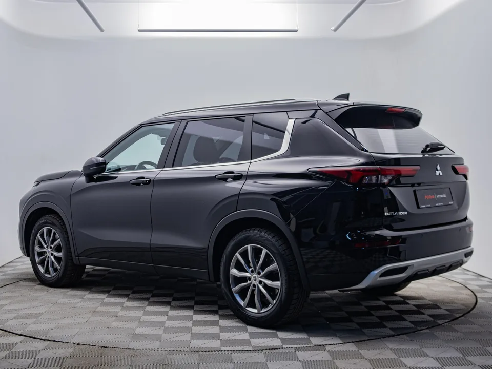 Mitsubishi Outlander 2022 — миниатюра 3