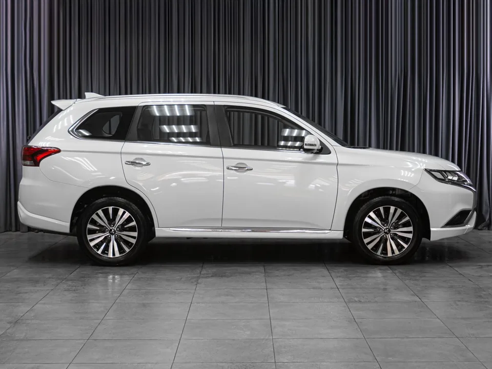 Mitsubishi Outlander 2022 — миниатюра 2