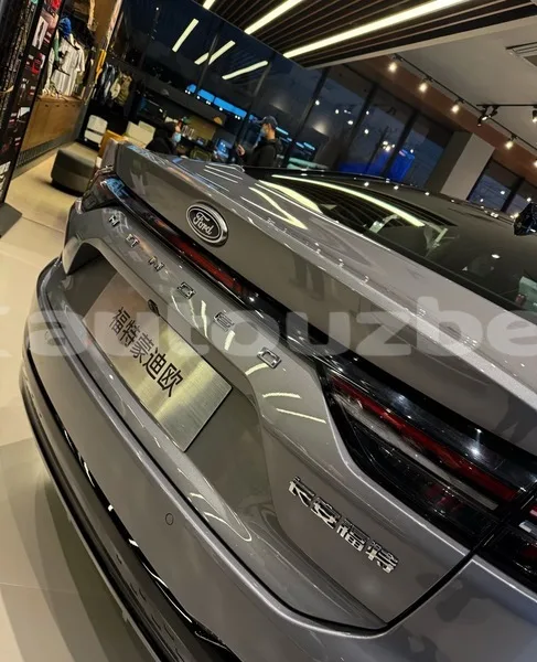 Ford Mondeo 2025 — миниатюра 5