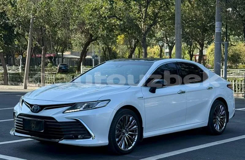 Toyota Camry 2025 — фото 1, купить с доставкой в Москву