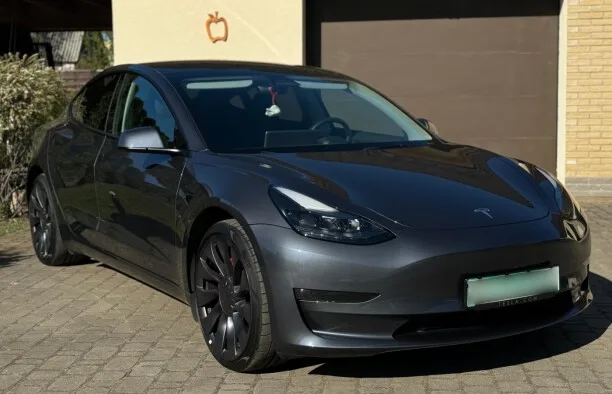Tesla Model 3 2022 — миниатюра 2