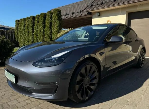 Tesla Model 3 2022 — миниатюра 4