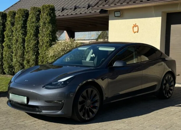 Tesla Model 3 2022 — фото 1, купить с доставкой в Москву