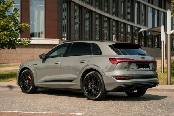 Audi e-tron 2022 — миниатюра 2