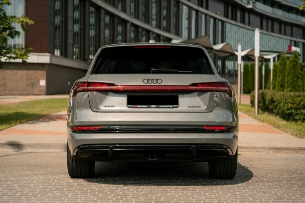 Audi e-tron 2022 — миниатюра 3