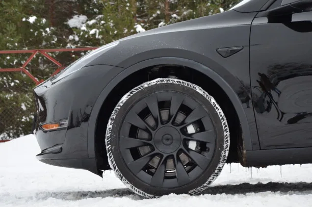 Tesla Model Y 2022 — миниатюра 5
