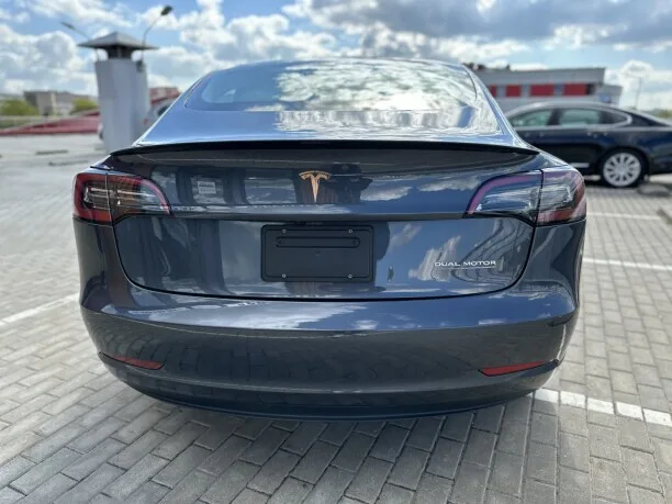 Tesla Model 3 2022 — миниатюра 3