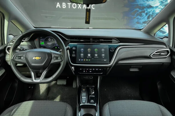 Chevrolet Bolt 2023 — миниатюра 3