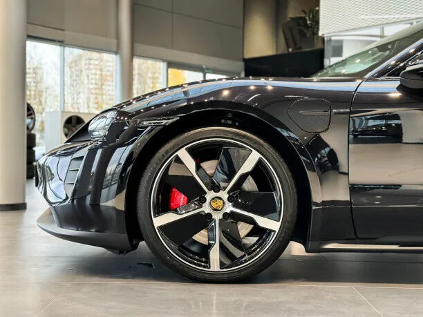 Porsche Taycan 2023 — миниатюра 2