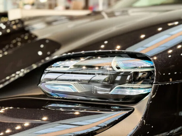 Porsche Taycan 2023 — миниатюра 4