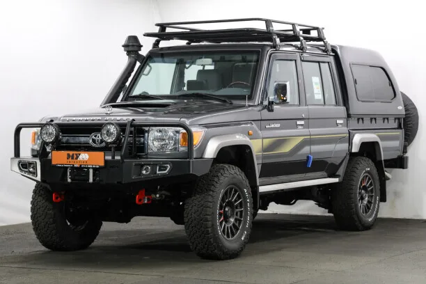 Toyota Land Cruiser 2023 — фото 1, купить с доставкой в Москву
