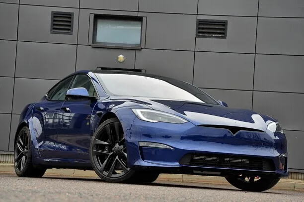 Tesla Model S 2022 — миниатюра 2
