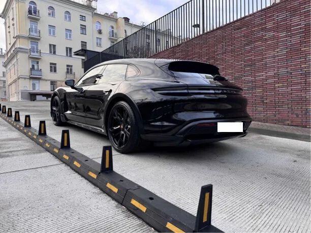 Porsche Taycan 2022 — миниатюра 2