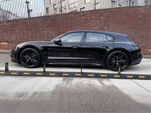 Porsche Taycan 2022 — миниатюра 4