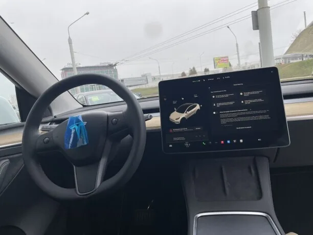 Tesla Model Y 2023 — миниатюра 4