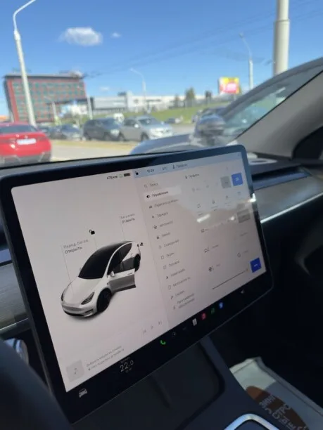 Tesla Model Y 2023 — миниатюра 5