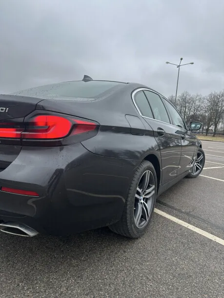 BMW 5 Series 2023 — миниатюра 3