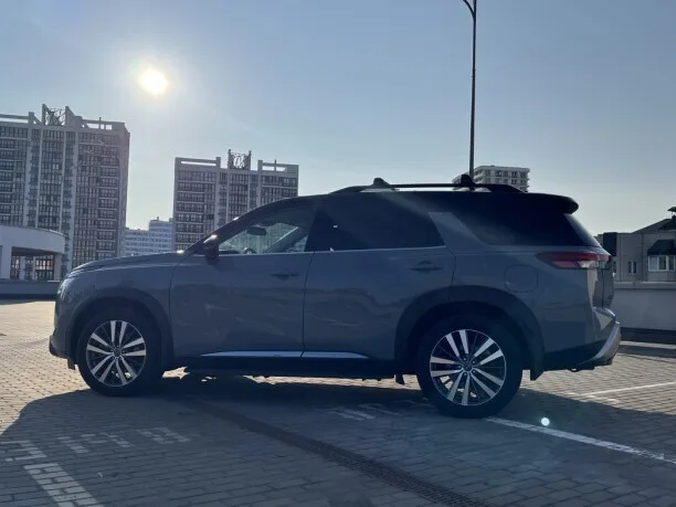 Nissan Pathfinder 2022 — миниатюра 2