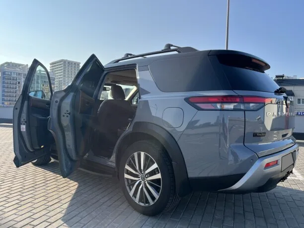 Nissan Pathfinder 2022 — миниатюра 3