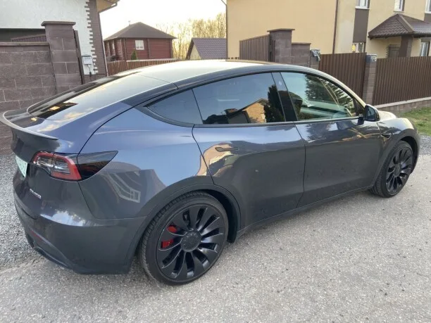 Tesla Model Y 2022 — миниатюра 3