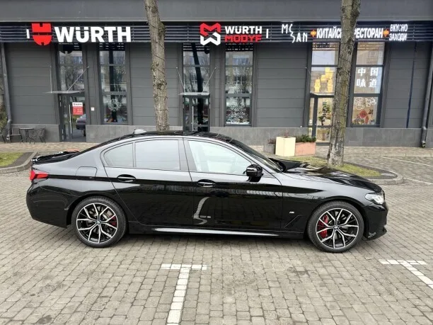 BMW 5 Series 2022 — миниатюра 4