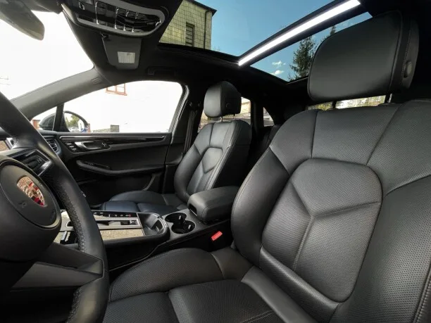Porsche Macan 2023 — миниатюра 2