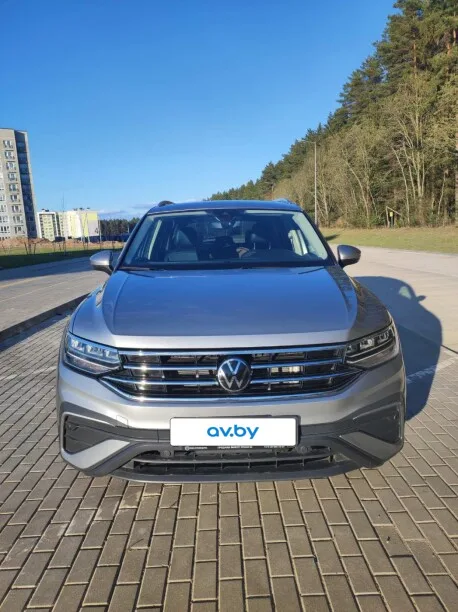 Volkswagen Tiguan Allspace 2023 — фото 1, купить с доставкой в Москву