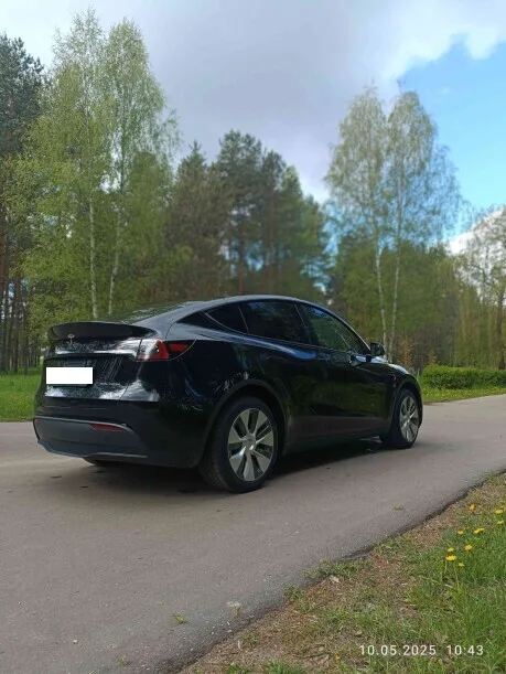 Tesla Model Y 2022 — миниатюра 4