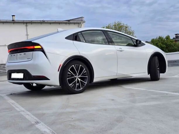 Toyota Prius 2024 — миниатюра 2