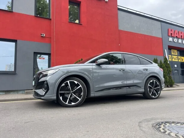 Audi Q4 e-tron Sportback 2023 — миниатюра 3