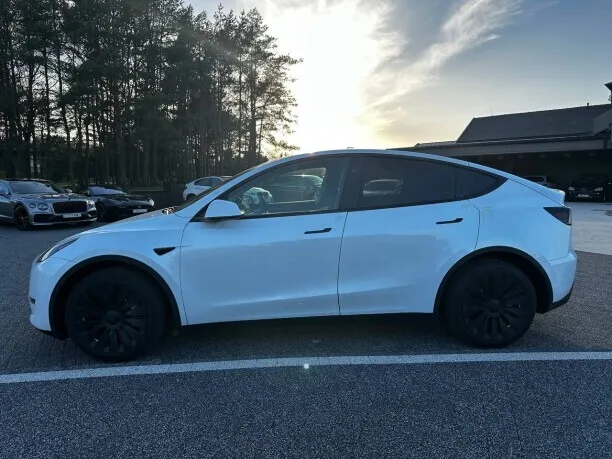 Tesla Model Y 2024 — миниатюра 4