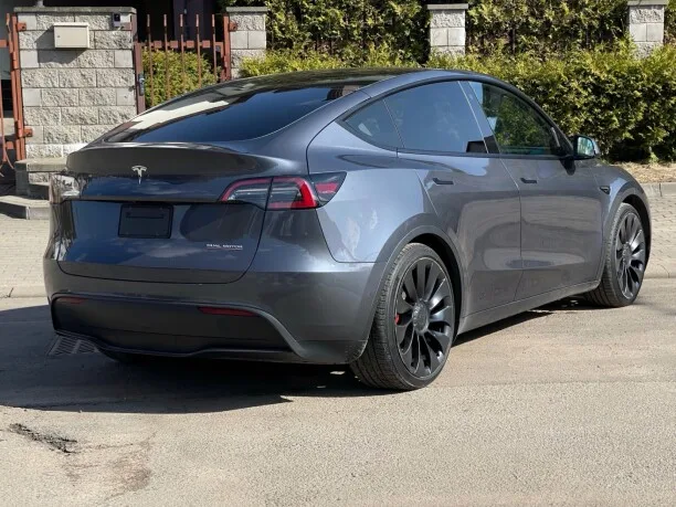 Tesla Model Y 2022 — миниатюра 3