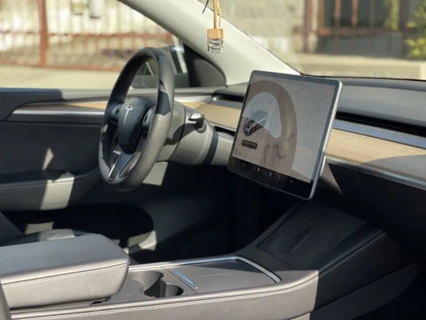 Tesla Model Y 2022 — миниатюра 4