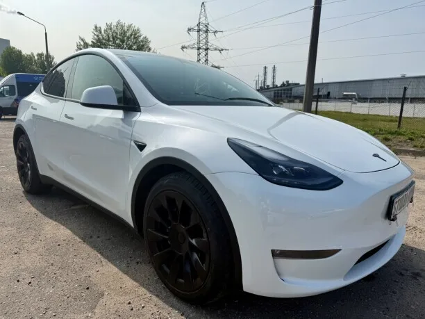 Tesla Model Y 2023 — миниатюра 4