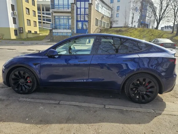 Tesla Model Y 2022 — миниатюра 3